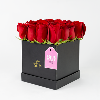 NINA BOXES NEGRO - 16 ROSAS ROJAS NATURALES